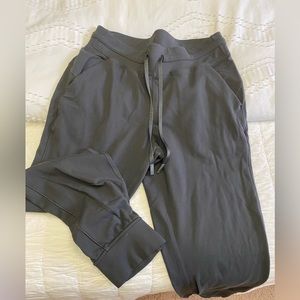 Lululemon size 8 joggers